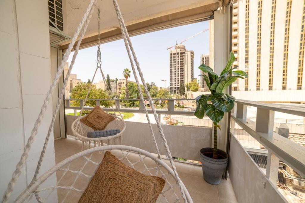 Art Apartment In Mamila - Art & View 耶路撒冷 外观 照片